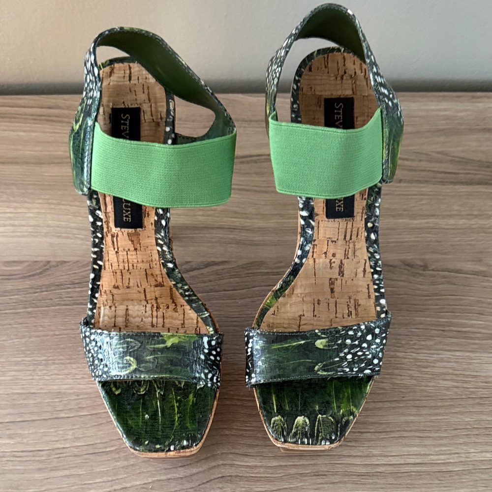 Steve Madden Luxe Green and Black Platform Heels, size 6